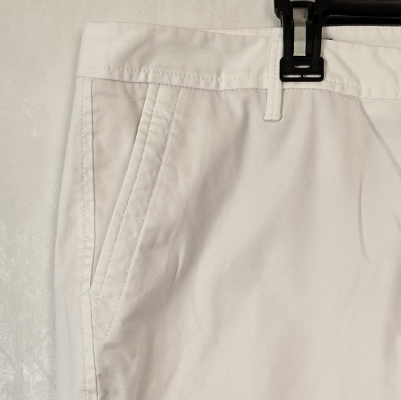 Talbots Womens 16 Petit White Mid Rise Pocketed Relaxed Fit Ankle Chino Pant NWT - Picture 2 of 9